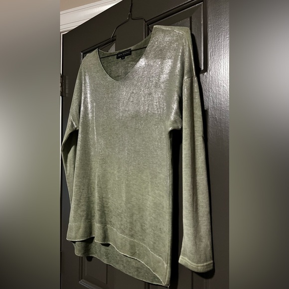 Flora Ashley lightweight sweater top with silver sheen - Picture 1 of 6